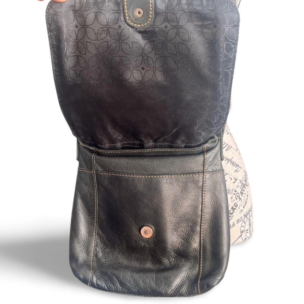 Fossil Black Leather Crossbody Bag Front Zip Pocket Unisex Y2K Messenger - Picture 3 of 5